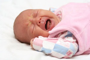 Детские колики связаны с материнской мигренью